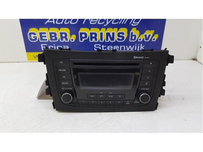 Radio CD Spieler van een Suzuki Celerio (LF) 1.0 12V Dualjet 2015