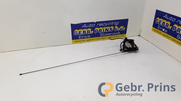 Używane Antena Suzuki Celerio (LF) 1.0 12V Dualjet Cena € 15,00 Procedura marży oferowane przez Autorec. Gebr. Prins b.v.