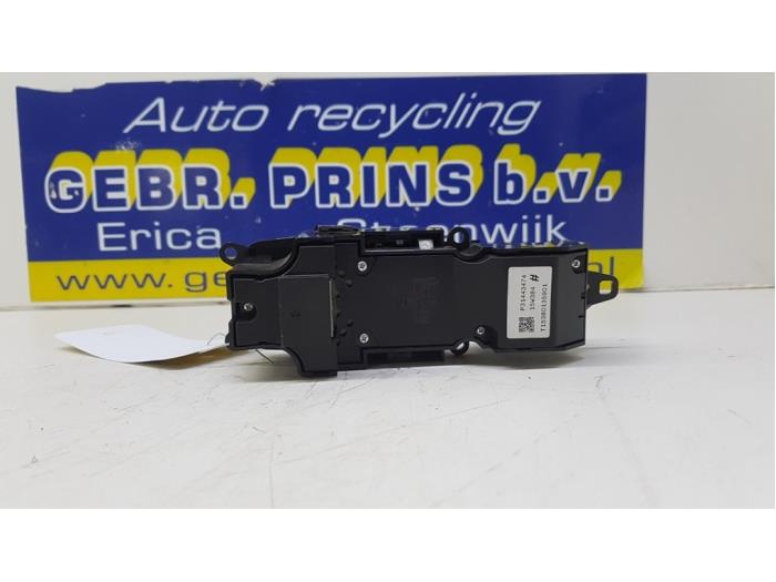 Start/stop switch from a Volvo XC90 II 2.0 T8 16V Twin Engine AWD 2015
