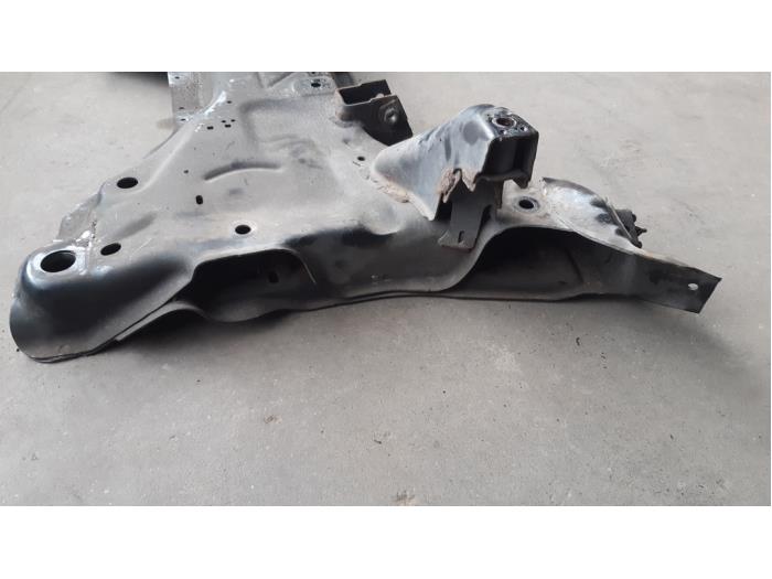 Subframe from a Peugeot 5008 I (0A/0E) 1.6 HDiF 16V 2011