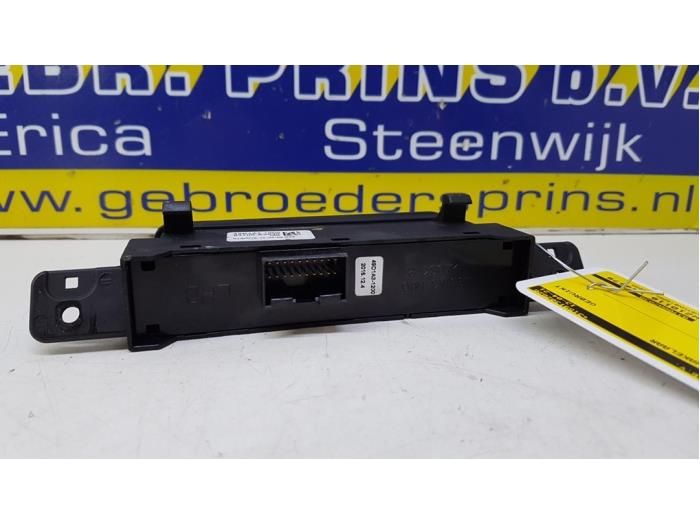 Electric seat switch from a Kia Cee'd Sportswagon (JDC5) 1.6 CRDi 16V VGT 2016