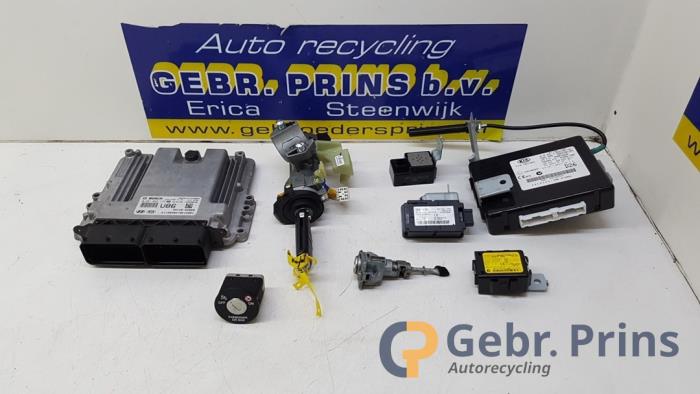 Used Ignition lock + computer Kia Cee'd Sportswagon (JDC5) 1.6 CRDi 16V VGT Price € 150,00 Margin scheme offered by Autorec. Gebr. Prins b.v.