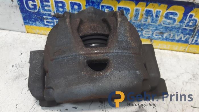 Gebrauchte Bremszange rechts vorne Jaguar S-type (X200) 2.7 TD 24V Euro IV Preis € 45,00 Margenregelung angeboten von Autorec. Gebr. Prins b.v.