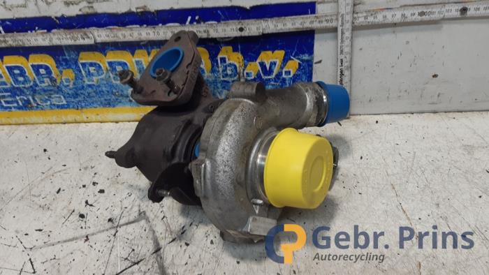 Używane Turbo Opel Vivaro 2.0 CDTI Cena € 181,50 Z VAT oferowane przez Autorec. Gebr. Prins b.v.