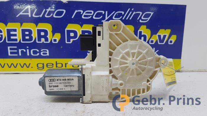 Usados Motor de ventanilla de puerta Audi A5 Quattro (B8C/S) 3.0 TDI V6 24V Precio € 25,00 Norma de margen ofrecido por Autorec. Gebr. Prins b.v.
