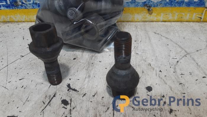 Gebrauchte Radmuttern Set Fiat Ducato (250) 3.0 140 Natural Power Preis € 30,25 Mit Mehrwertsteuer angeboten von Autorec. Gebr. Prins b.v.