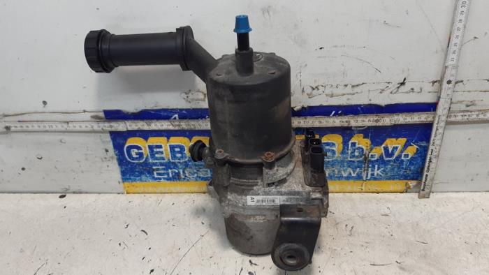 Power steering pump from a Peugeot Partner (GC/GF/GG/GJ/GK) 1.6 HDI 75 Phase 2 2014