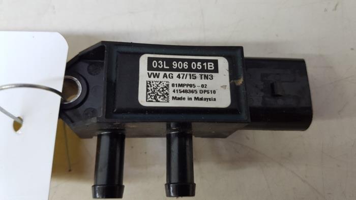 Vacuum valve from a Volkswagen Caddy IV 2.0 TDI 75 2016