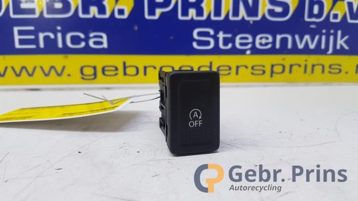 Używane Przelacznik Start/Stop Suzuki Celerio (LF) 1.0 12V Dualjet Cena € 10,00 Procedura marży oferowane przez Autorec. Gebr. Prins b.v.