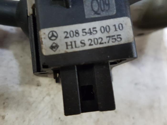 Interruptor de indicador de dirección de un Mercedes-Benz C Combi (S202) 2.2 C-200 CDI 16V 1999