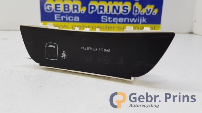Begagnade Innerdisplay Toyota iQ 1.0 12V VVT-i Pris € 10,00 Marginaltabell erbjuds av Autorec. Gebr. Prins b.v.