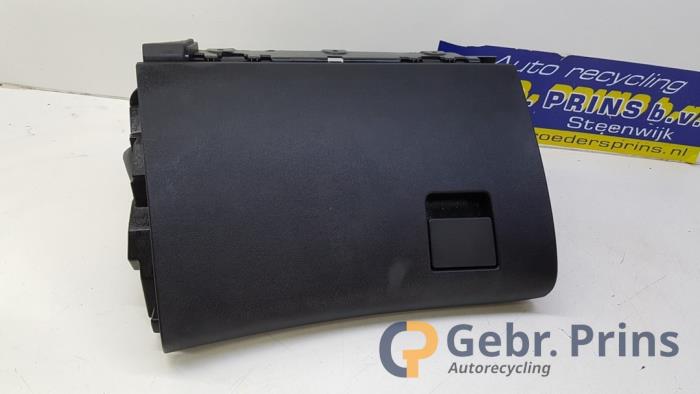 Begagnade Handskfack Opel Insignia 1.6 SIDI Eco Turbo 16V Pris € 20,00 Marginaltabell erbjuds av Autorec. Gebr. Prins b.v.