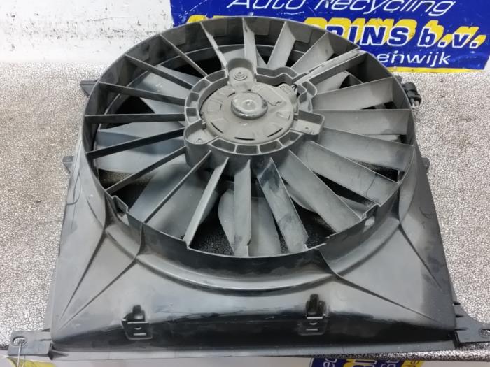 Cooling fans from a BMW 3 serie (E36/4) 318i 1997