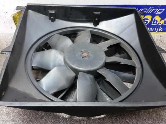 Cooling fans from a BMW 3 serie (E36/4) 318i 1997