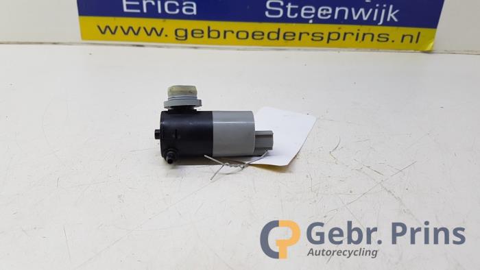 Używane Pompa spryskiwacza przód Peugeot 108 1.0 12V VVT-i Cena € 10,00 Procedura marży oferowane przez Autorec. Gebr. Prins b.v.