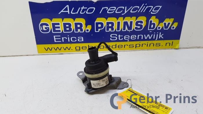 Begagnade Extra vattenpump Opel Insignia 1.6 SIDI Eco Turbo 16V Pris € 25,00 Marginaltabell erbjuds av Autorec. Gebr. Prins b.v.
