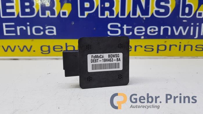 Używane Antena GPS Ford Fiesta 6 (JA8) 1.0 EcoBoost 12V 100 Cena € 25,00 Procedura marży oferowane przez Autorec. Gebr. Prins b.v.