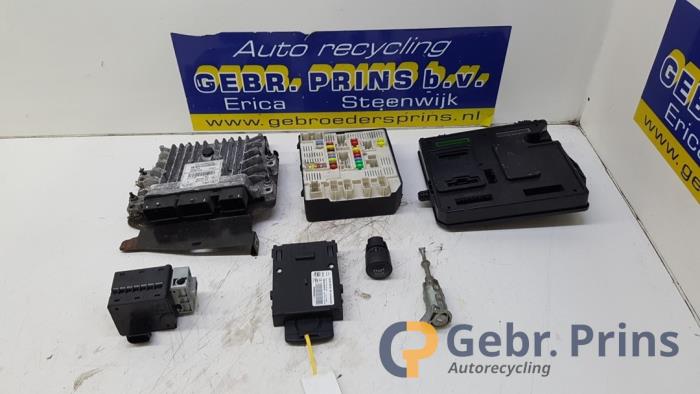 Used Ignition lock + computer Renault Megane III Grandtour (KZ) 1.5 dCi 90 Price € 150,00 Margin scheme offered by Autorec. Gebr. Prins b.v.