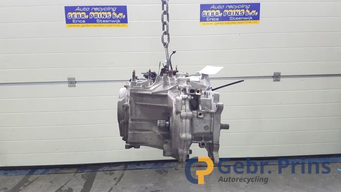 Getriebe van een Mitsubishi Outlander (CU) 2.4 16V 4x4 2006