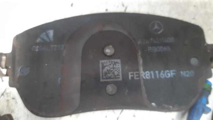 Klocek hamulcowy przód z Mercedes-Benz A Limousine (177.1) 1.3 A-180 Turbo 2020