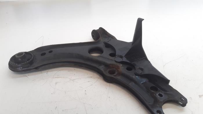 Front lower wishbone, right from a Volkswagen Lupo (6X1) 1.0 MPi 50 2000