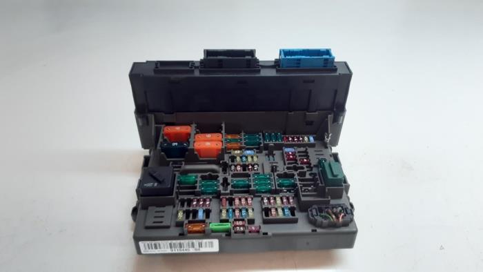 Fuse box from a BMW 3 serie (E90) 330i 24V 2009