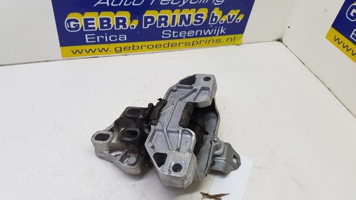 Gearbox mount from a Mercedes-Benz A Limousine (177.1) 1.3 A-180 Turbo 2020