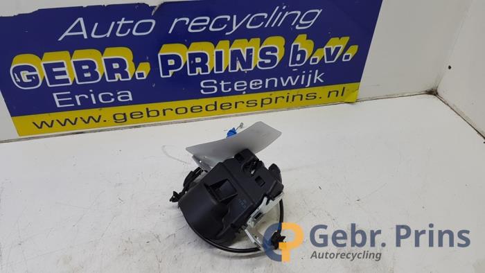 Begagnade Baksäteslås Mercedes A Limousine (177.1) 1.3 A-180 Turbo Pris € 20,00 Marginaltabell erbjuds av Autorec. Gebr. Prins b.v.