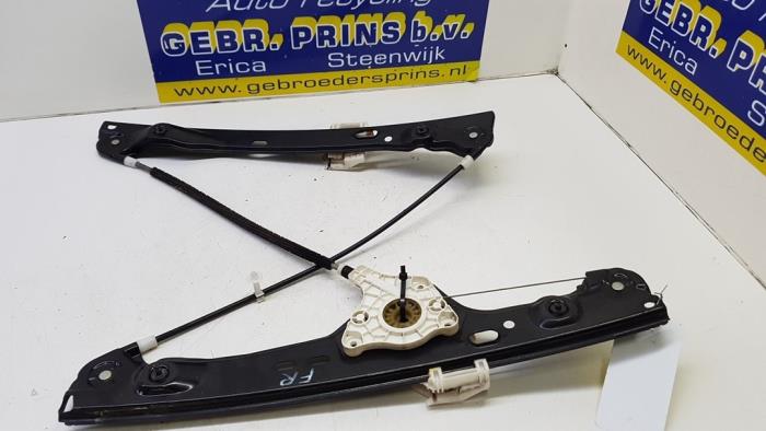 Window mechanism 4-door, front right from a BMW 3 serie Touring (E91) 318i 16V 2008