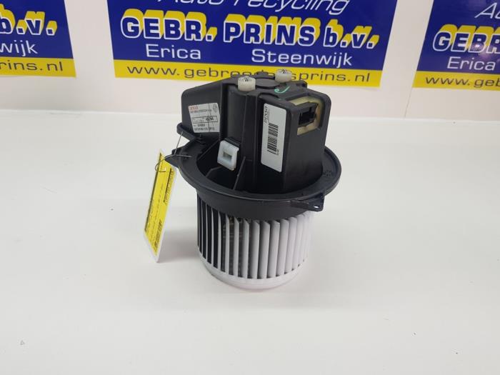 Heating and ventilation fan motor from a Fiat 500 (312) 0.9 TwinAir 80 2017