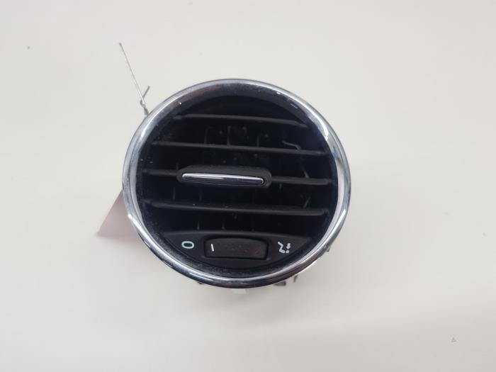 Air grill side from a Fiat 500 (312) 0.9 TwinAir 80 2017