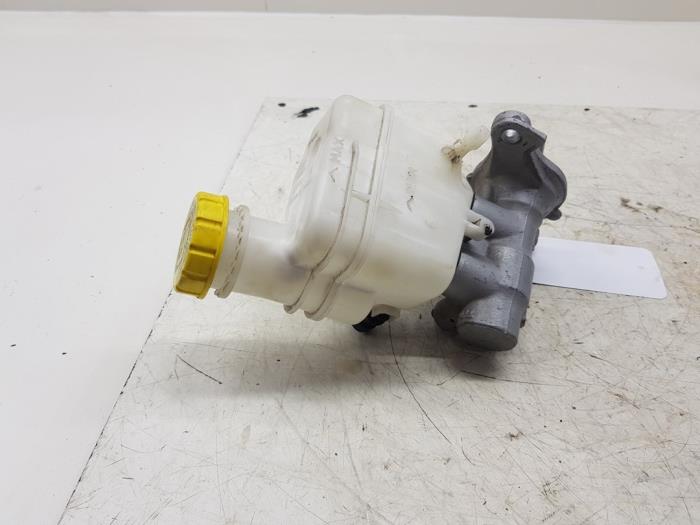 Master cylinder from a Fiat 500 (312) 0.9 TwinAir 80 2017