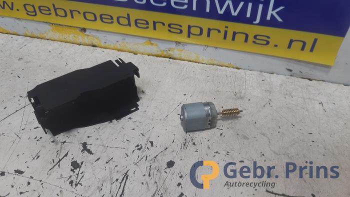 Gebrauchte Sonstige Mercedes Vito (447.6) 1.6 111 CDI 16V Preis € 42,35 Mit Mehrwertsteuer angeboten von Autorec. Gebr. Prins b.v.