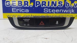 Used Panic lighting switch Hyundai iX35 (LM) 2.0 16V Price € 11,00 Margin scheme offered by Autorec. Gebr. Prins b.v.