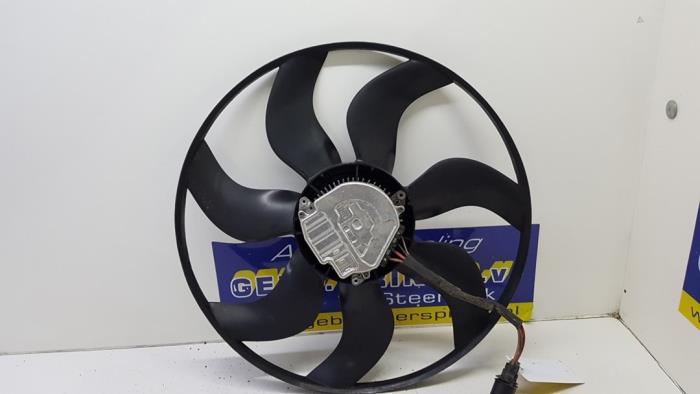 Cooling fans from a Mercedes-Benz Vito (447.6) 1.6 111 CDI 16V 2015