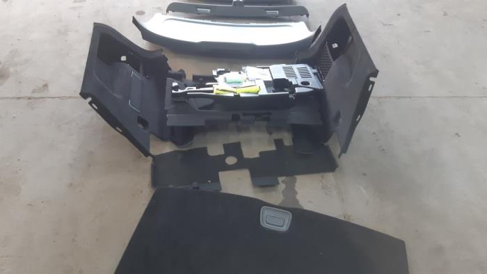 Luggage compartment trim from a Mercedes-Benz B (W247) 1.3 B-180 Turbo 16V 2021