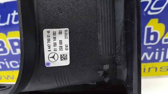 Manilla de puerta corredera derecha de un Mercedes-Benz Vito (447.6) 1.6 111 CDI 16V 2015