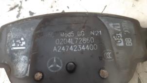 Używane Klocek hamulcowy tyl Mercedes B (W247) 1.3 B-180 Turbo 16V Cena € 40,00 Procedura marży oferowane przez Autorec. Gebr. Prins b.v.