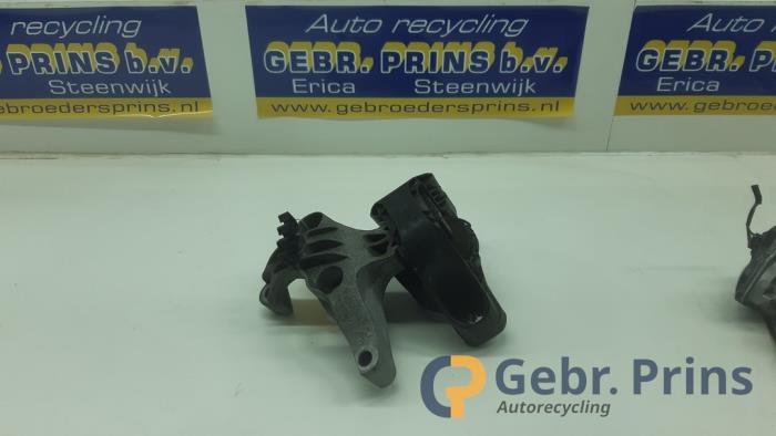 Used Engine mount Renault Clio IV Estate/Grandtour (7R) 1.5 Energy dCi 90 FAP Price € 30,00 Margin scheme offered by Autorec. Gebr. Prins b.v.