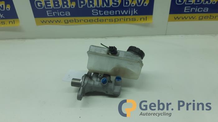 Gebrauchte Hauptbremszylinder Renault Clio IV Estate/Grandtour (7R) 1.5 Energy dCi 90 FAP Preis € 30,00 Margenregelung angeboten von Autorec. Gebr. Prins b.v.