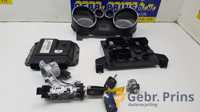 Used Ignition lock + computer Opel Astra J Sports Tourer (PD8/PE8/PF8) 1.7 CDTi 16V Price € 125,00 Margin scheme offered by Autorec. Gebr. Prins b.v.