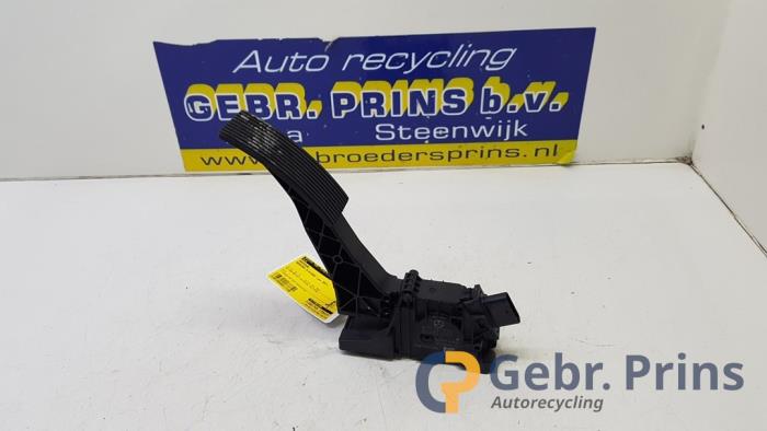 Używane Pedal gazu Mercedes B (W247) 1.3 B-180 Turbo 16V Cena € 50,00 Procedura marży oferowane przez Autorec. Gebr. Prins b.v.