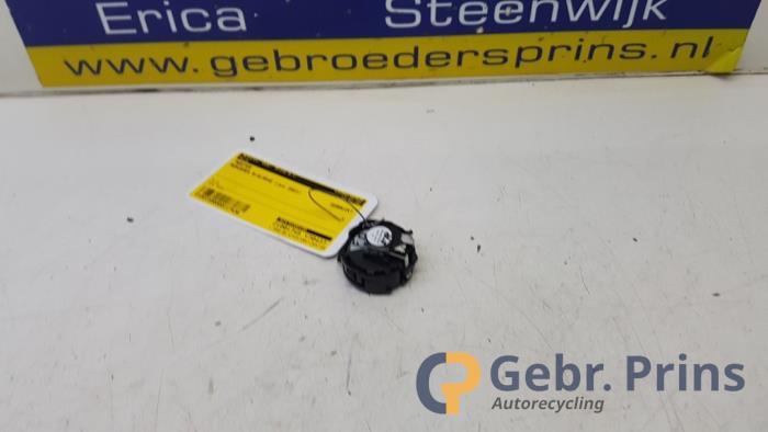 Begagnade Diskanthögtalare Mercedes B (W247) 1.3 B-180 Turbo 16V Pris € 15,00 Marginaltabell erbjuds av Autorec. Gebr. Prins b.v.