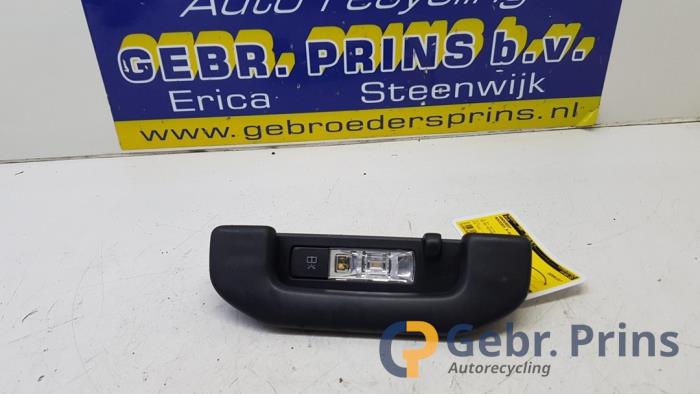 Gebrauchte Handgriff Mercedes B (W247) 1.3 B-180 Turbo 16V Preis € 20,00 Margenregelung angeboten von Autorec. Gebr. Prins b.v.