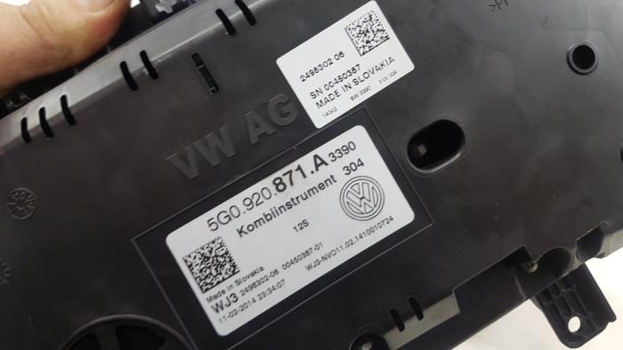 Ignition lock + computer from a Volkswagen Golf VII (AUA) 1.6 TDI BlueMotion 16V 2014