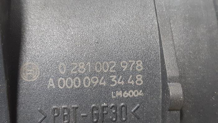 Luftmassenmesser van een Mercedes-Benz Sprinter 3,5t (906.73) 319 CDI V6 24V 2016