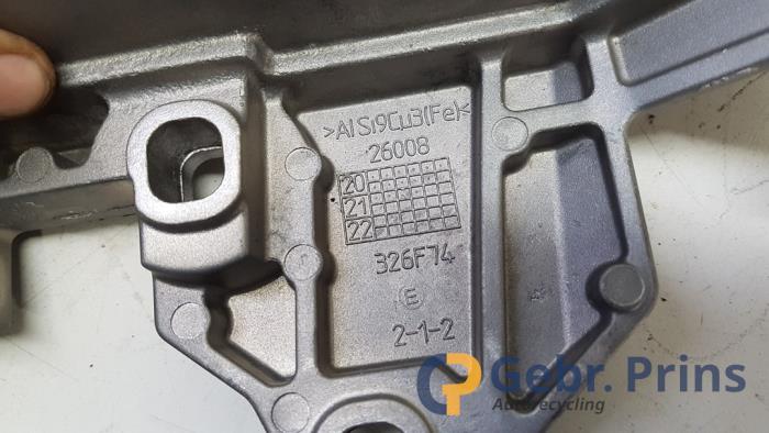 Engine mount from a Mercedes-Benz B (W247) 1.3 B-180 Turbo 16V 2021