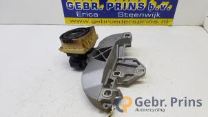 Engine mount from a Mercedes-Benz B (W247) 1.3 B-180 Turbo 16V 2021