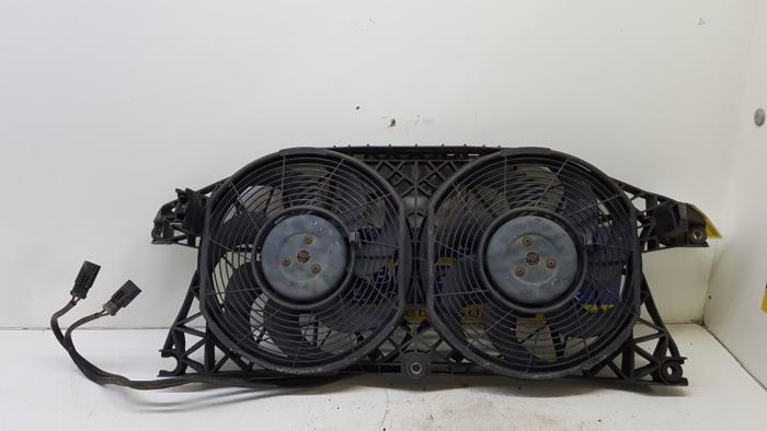 Cooling fans from a Mercedes-Benz Vito (639.6) 2.2 111 CDI 16V 2004