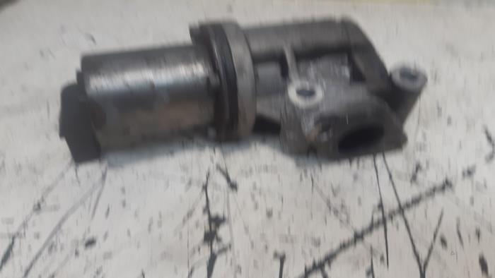 EGR valve from a Kia Cee'd (EDB5) 1.6 CRDi 16V 2008